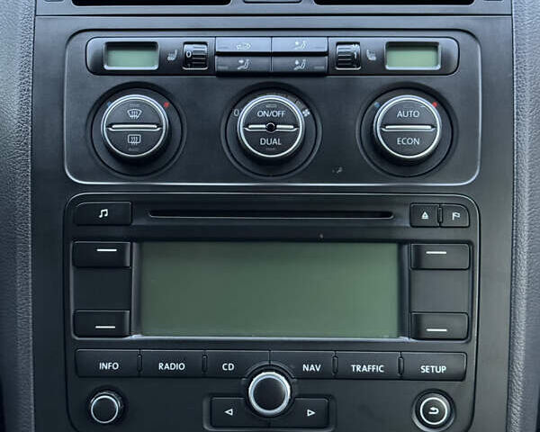 Серый Фольксваген Туран, объемом двигателя 1.6 л и пробегом 219 тыс. км за 6599 $, фото 27 на Automoto.ua