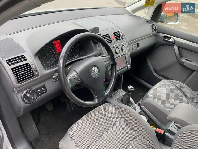 Сірий Фольксваген Туран, об'ємом двигуна 1.39 л та пробігом 217 тис. км за 6250 $, фото 10 на Automoto.ua