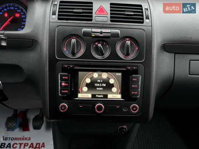 Сірий Фольксваген Туран, об'ємом двигуна 1.9 л та пробігом 264 тис. км за 5400 $, фото 46 на Automoto.ua