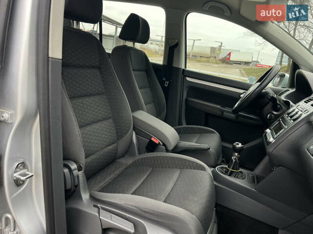 Серый Фольксваген Туран, объемом двигателя 1.9 л и пробегом 284 тыс. км за 6500 $, фото 22 на Automoto.ua