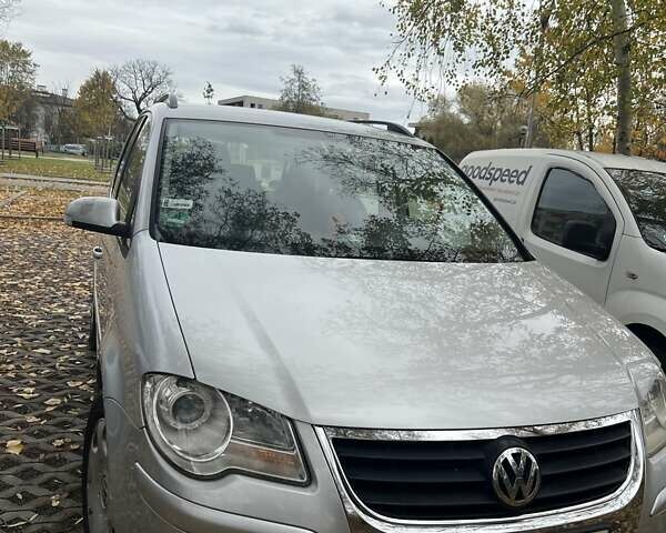 Сірий Фольксваген Туран, об'ємом двигуна 1.9 л та пробігом 283 тис. км за 5400 $, фото 4 на Automoto.ua