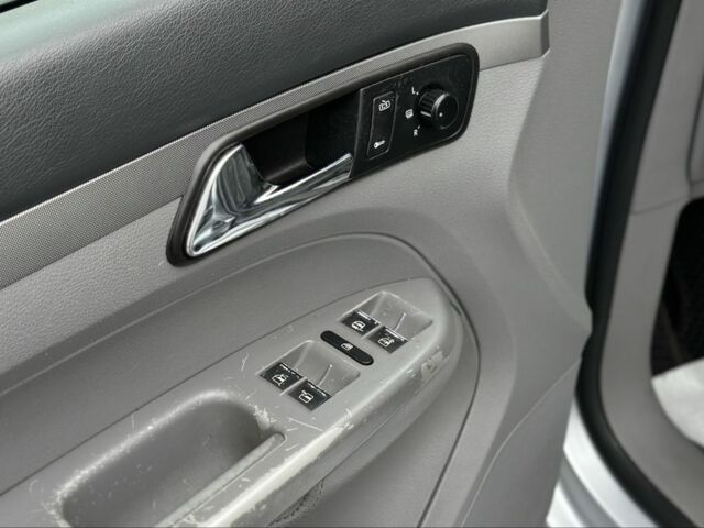 Сірий Фольксваген Туран, об'ємом двигуна 1.6 л та пробігом 267 тис. км за 6500 $, фото 11 на Automoto.ua