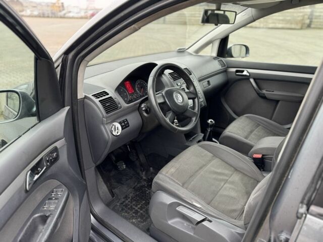 Серый Фольксваген Туран, объемом двигателя 2 л и пробегом 370 тыс. км за 2550 $, фото 6 на Automoto.ua