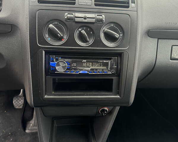 Сірий Фольксваген Туран, об'ємом двигуна 1.6 л та пробігом 221 тис. км за 6499 $, фото 17 на Automoto.ua