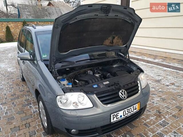 Серый Фольксваген Туран, объемом двигателя 2 л и пробегом 230 тыс. км за 6400 $, фото 84 на Automoto.ua