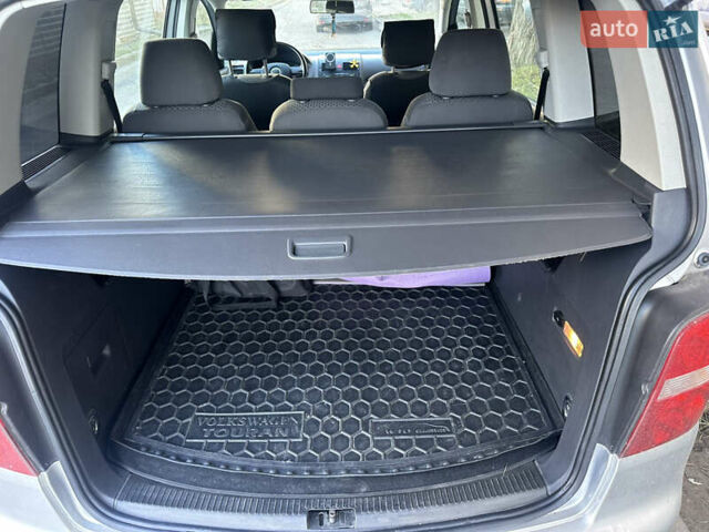 Серый Фольксваген Туран, объемом двигателя 1.6 л и пробегом 211 тыс. км за 6000 $, фото 27 на Automoto.ua