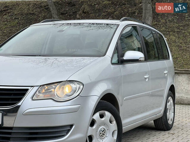 Серый Фольксваген Туран, объемом двигателя 1.9 л и пробегом 284 тыс. км за 6500 $, фото 5 на Automoto.ua