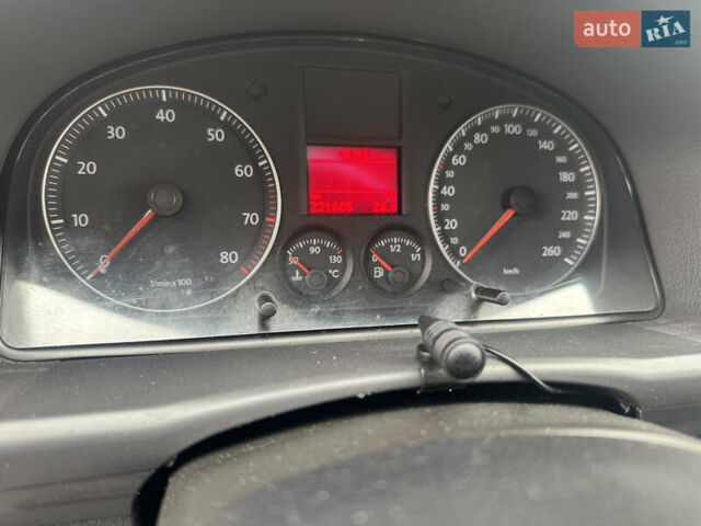 Сірий Фольксваген Туран, об'ємом двигуна 1.6 л та пробігом 221 тис. км за 6499 $, фото 15 на Automoto.ua