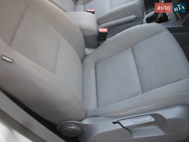 Серый Фольксваген Туран, объемом двигателя 1.6 л и пробегом 230 тыс. км за 6500 $, фото 16 на Automoto.ua