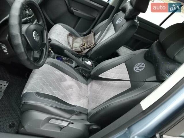 Серый Фольксваген Туран, объемом двигателя 1.6 л и пробегом 250 тыс. км за 6600 $, фото 3 на Automoto.ua