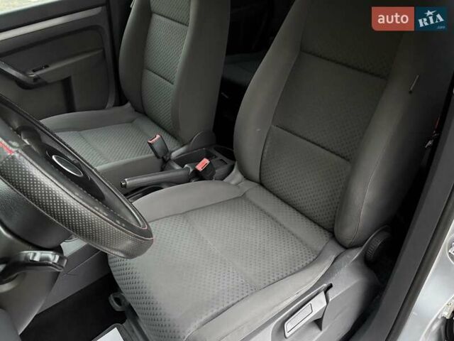 Сірий Фольксваген Туран, об'ємом двигуна 1.9 л та пробігом 264 тис. км за 5400 $, фото 39 на Automoto.ua