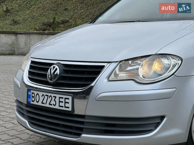 Серый Фольксваген Туран, объемом двигателя 1.9 л и пробегом 284 тыс. км за 6500 $, фото 4 на Automoto.ua