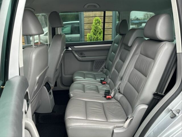 Сірий Фольксваген Туран, об'ємом двигуна 1.6 л та пробігом 267 тис. км за 6500 $, фото 22 на Automoto.ua