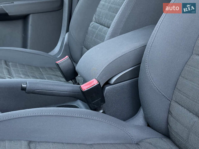 Сірий Фольксваген Туран, об'ємом двигуна 1.6 л та пробігом 219 тис. км за 6699 $, фото 31 на Automoto.ua