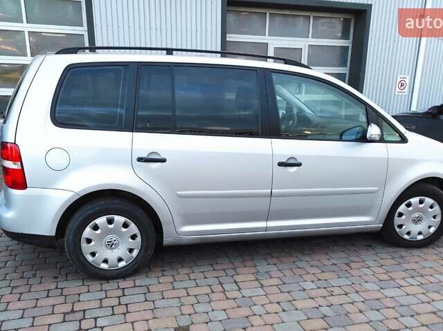 Серый Фольксваген Туран, объемом двигателя 1.6 л и пробегом 220 тыс. км за 5650 $, фото 31 на Automoto.ua