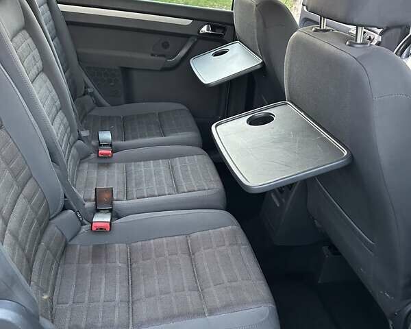 Серый Фольксваген Туран, объемом двигателя 1.9 л и пробегом 233 тыс. км за 6300 $, фото 27 на Automoto.ua