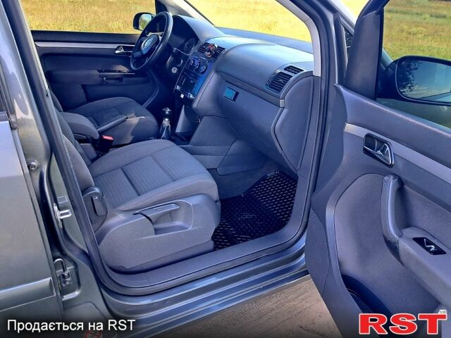 Серый Фольксваген Туран, объемом двигателя 1.6 л и пробегом 256 тыс. км за 5800 $, фото 8 на Automoto.ua