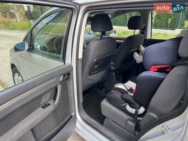 Сірий Фольксваген Туран, об'ємом двигуна 1.9 л та пробігом 283 тис. км за 5400 $, фото 14 на Automoto.ua