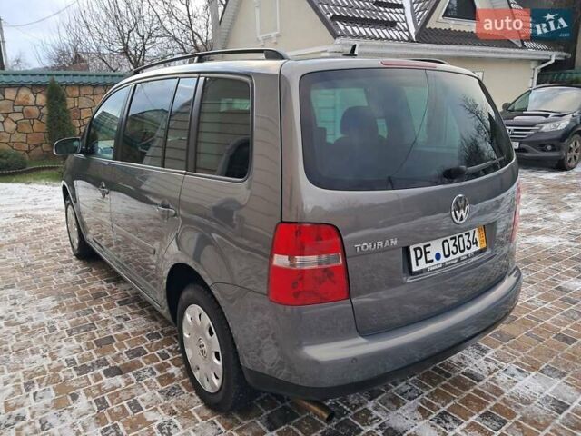 Серый Фольксваген Туран, объемом двигателя 2 л и пробегом 230 тыс. км за 6400 $, фото 25 на Automoto.ua