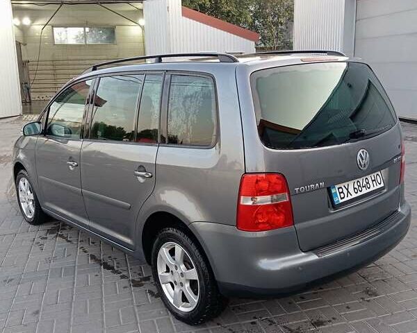 Серый Фольксваген Туран, объемом двигателя 1.98 л и пробегом 250 тыс. км за 5200 $, фото 31 на Automoto.ua