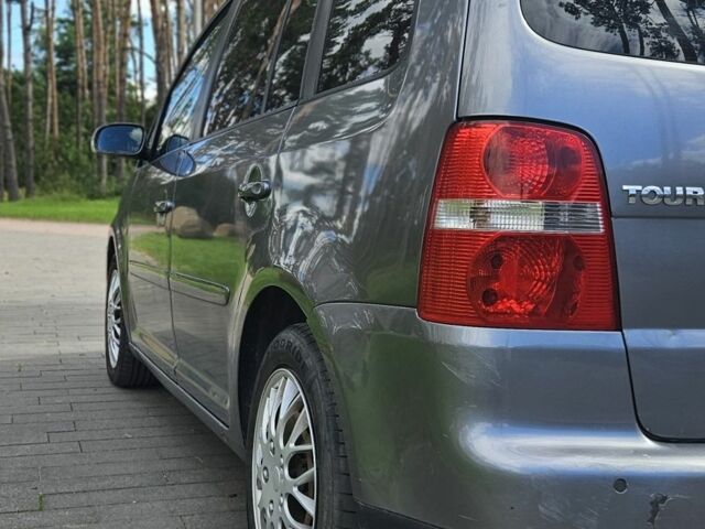 Серый Фольксваген Туран, объемом двигателя 2 л и пробегом 367 тыс. км за 2657 $, фото 10 на Automoto.ua