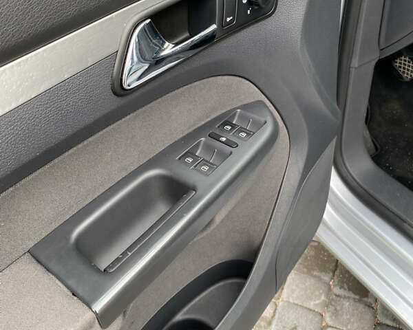 Сірий Фольксваген Туран, об'ємом двигуна 1.4 л та пробігом 217 тис. км за 6400 $, фото 5 на Automoto.ua