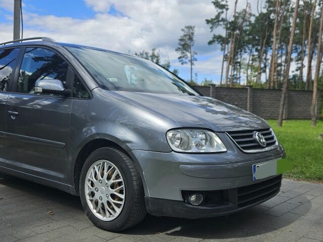 Серый Фольксваген Туран, объемом двигателя 2 л и пробегом 367 тыс. км за 2657 $, фото 5 на Automoto.ua