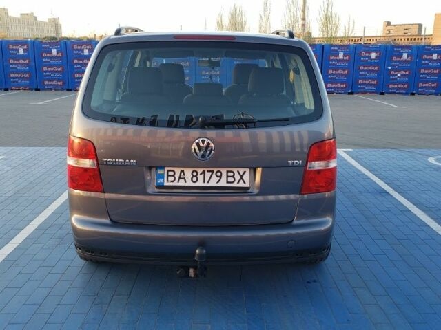 Серый Фольксваген Туран, объемом двигателя 1.9 л и пробегом 240 тыс. км за 6750 $, фото 2 на Automoto.ua
