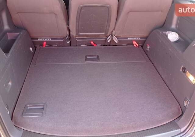 Серый Фольксваген Туран, объемом двигателя 1.9 л и пробегом 281 тыс. км за 6500 $, фото 5 на Automoto.ua