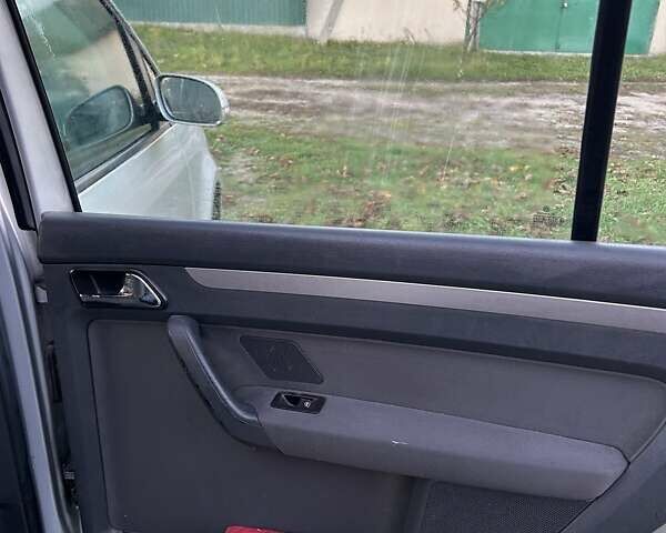 Серый Фольксваген Туран, объемом двигателя 1.9 л и пробегом 233 тыс. км за 6300 $, фото 26 на Automoto.ua