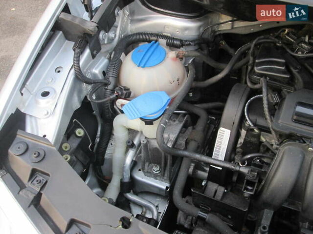 Серый Фольксваген Туран, объемом двигателя 1.6 л и пробегом 230 тыс. км за 6500 $, фото 21 на Automoto.ua