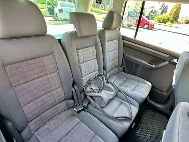 Серый Фольксваген Туран, объемом двигателя 2 л и пробегом 330 тыс. км за 5800 $, фото 5 на Automoto.ua