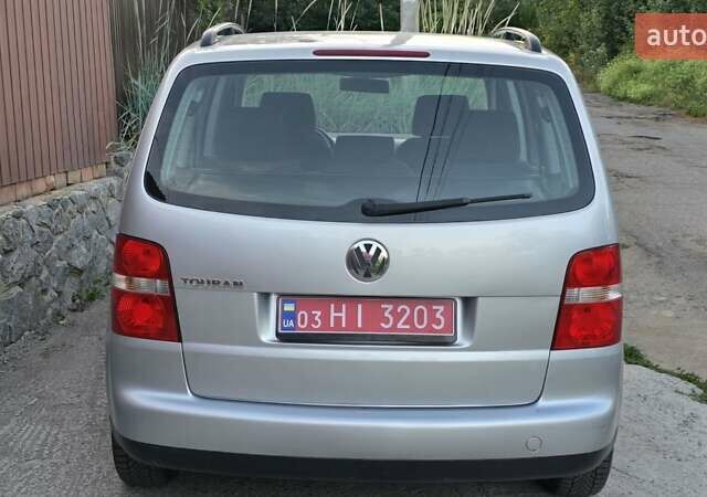 Серый Фольксваген Туран, объемом двигателя 1.6 л и пробегом 270 тыс. км за 6499 $, фото 17 на Automoto.ua