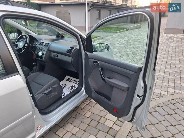 Серый Фольксваген Туран, объемом двигателя 1.6 л и пробегом 214 тыс. км за 6299 $, фото 33 на Automoto.ua