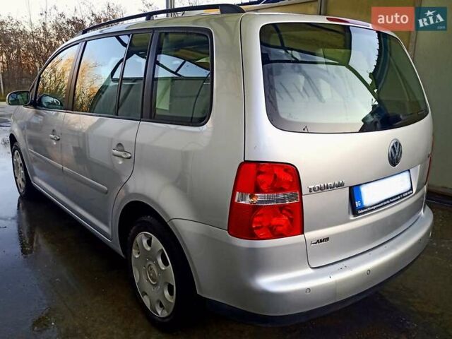 Серый Фольксваген Туран, объемом двигателя 1.6 л и пробегом 26 тыс. км за 11572 $, фото 4 на Automoto.ua