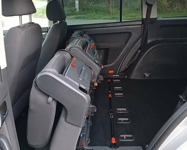 Серый Фольксваген Туран, объемом двигателя 1.6 л и пробегом 242 тыс. км за 5300 $, фото 15 на Automoto.ua