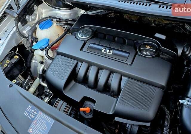 Серый Фольксваген Туран, объемом двигателя 1.6 л и пробегом 270 тыс. км за 6499 $, фото 1 на Automoto.ua