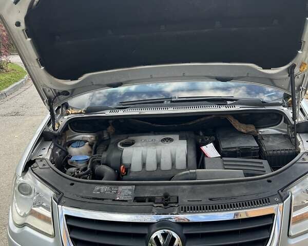 Сірий Фольксваген Туран, об'ємом двигуна 1.9 л та пробігом 283 тис. км за 5400 $, фото 12 на Automoto.ua