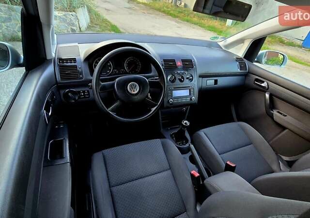 Серый Фольксваген Туран, объемом двигателя 1.6 л и пробегом 270 тыс. км за 6499 $, фото 40 на Automoto.ua