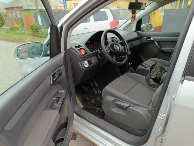 Серый Фольксваген Туран, объемом двигателя 1.9 л и пробегом 340 тыс. км за 2500 $, фото 6 на Automoto.ua