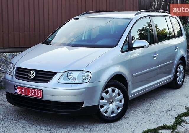 Серый Фольксваген Туран, объемом двигателя 1.6 л и пробегом 270 тыс. км за 6499 $, фото 2 на Automoto.ua