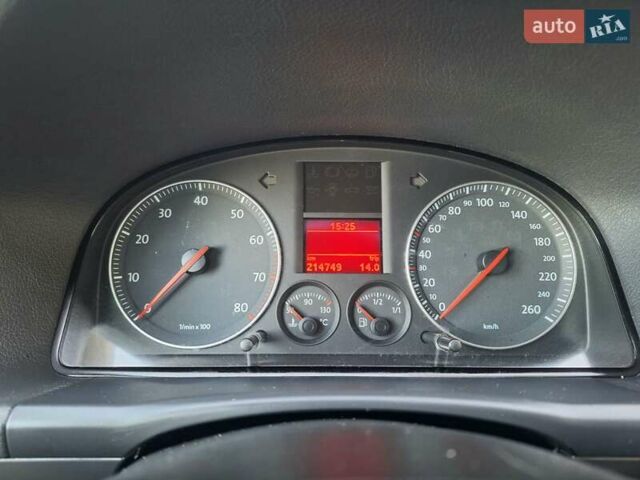 Серый Фольксваген Туран, объемом двигателя 1.6 л и пробегом 214 тыс. км за 6299 $, фото 51 на Automoto.ua