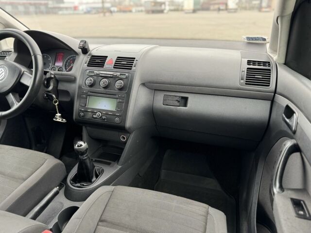 Серый Фольксваген Туран, объемом двигателя 2 л и пробегом 370 тыс. км за 2550 $, фото 10 на Automoto.ua