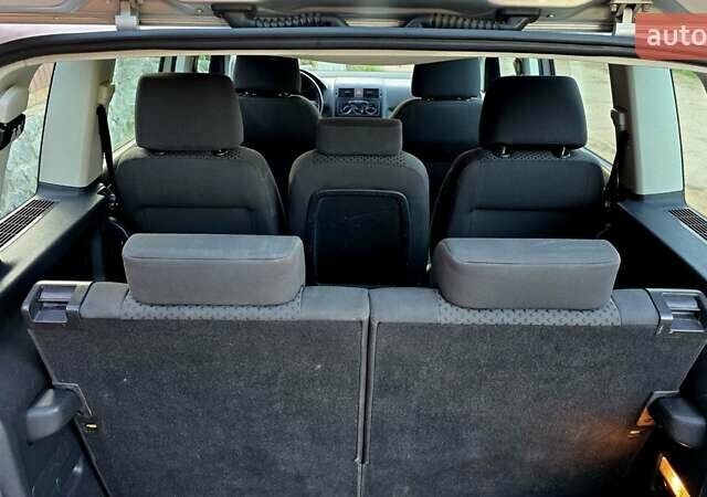 Серый Фольксваген Туран, объемом двигателя 1.6 л и пробегом 270 тыс. км за 6499 $, фото 48 на Automoto.ua