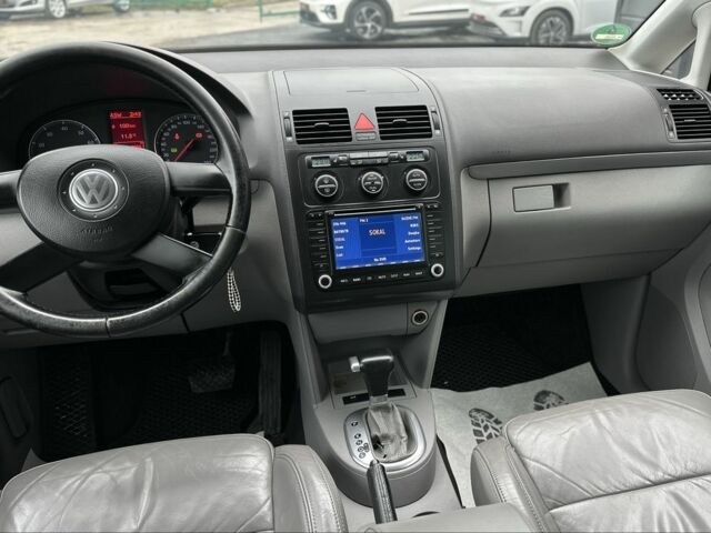 Сірий Фольксваген Туран, об'ємом двигуна 1.6 л та пробігом 267 тис. км за 6500 $, фото 18 на Automoto.ua