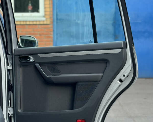 Серый Фольксваген Туран, объемом двигателя 1.6 л и пробегом 219 тыс. км за 6599 $, фото 43 на Automoto.ua