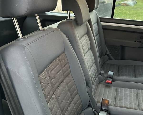 Серый Фольксваген Туран, объемом двигателя 1.9 л и пробегом 233 тыс. км за 6300 $, фото 24 на Automoto.ua