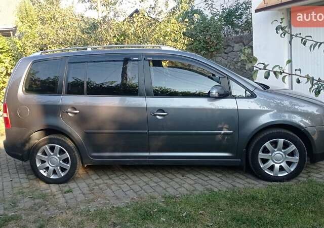 Серый Фольксваген Туран, объемом двигателя 1.9 л и пробегом 281 тыс. км за 6500 $, фото 1 на Automoto.ua