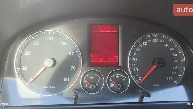 Серый Фольксваген Туран, объемом двигателя 2 л и пробегом 181 тыс. км за 4900 $, фото 3 на Automoto.ua