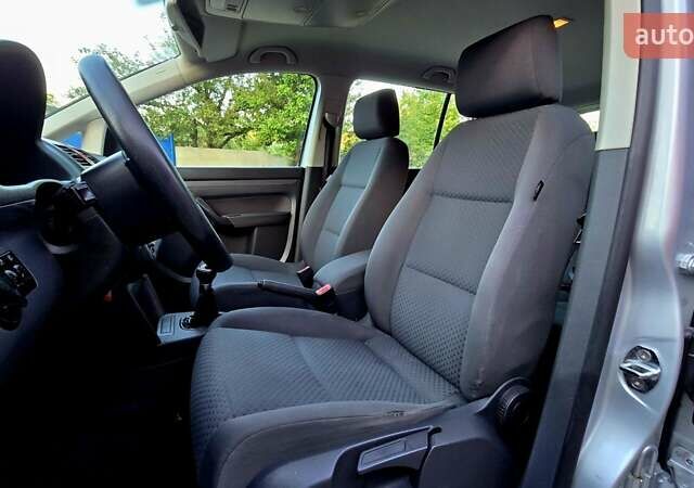 Серый Фольксваген Туран, объемом двигателя 1.6 л и пробегом 270 тыс. км за 6499 $, фото 35 на Automoto.ua